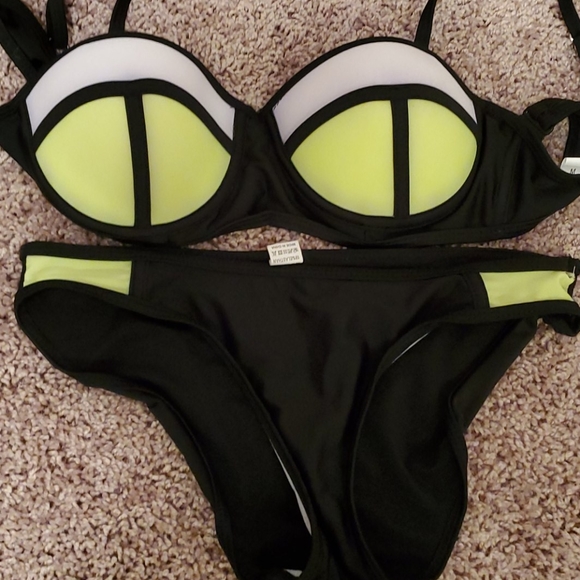 Color Block Bikini - Picture 3 of 3